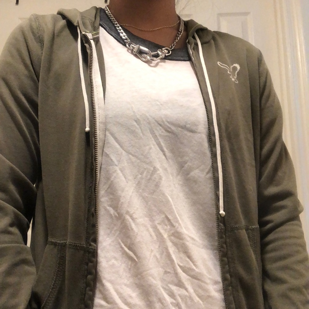 Peep this green american eagle zip up 🦅
